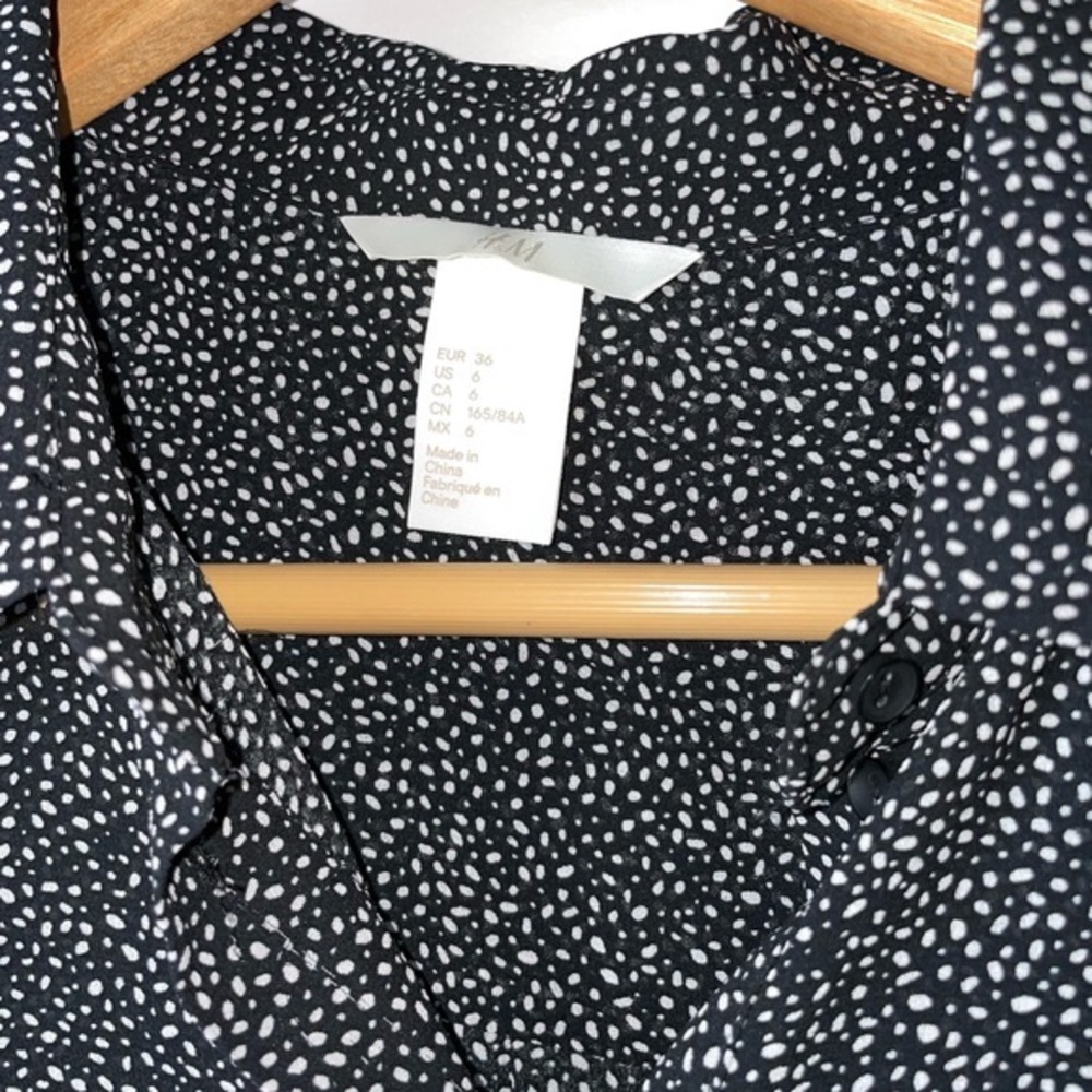 NWOT H&M Sleeveless Buttondown Blouse - Picture 7 of 9
